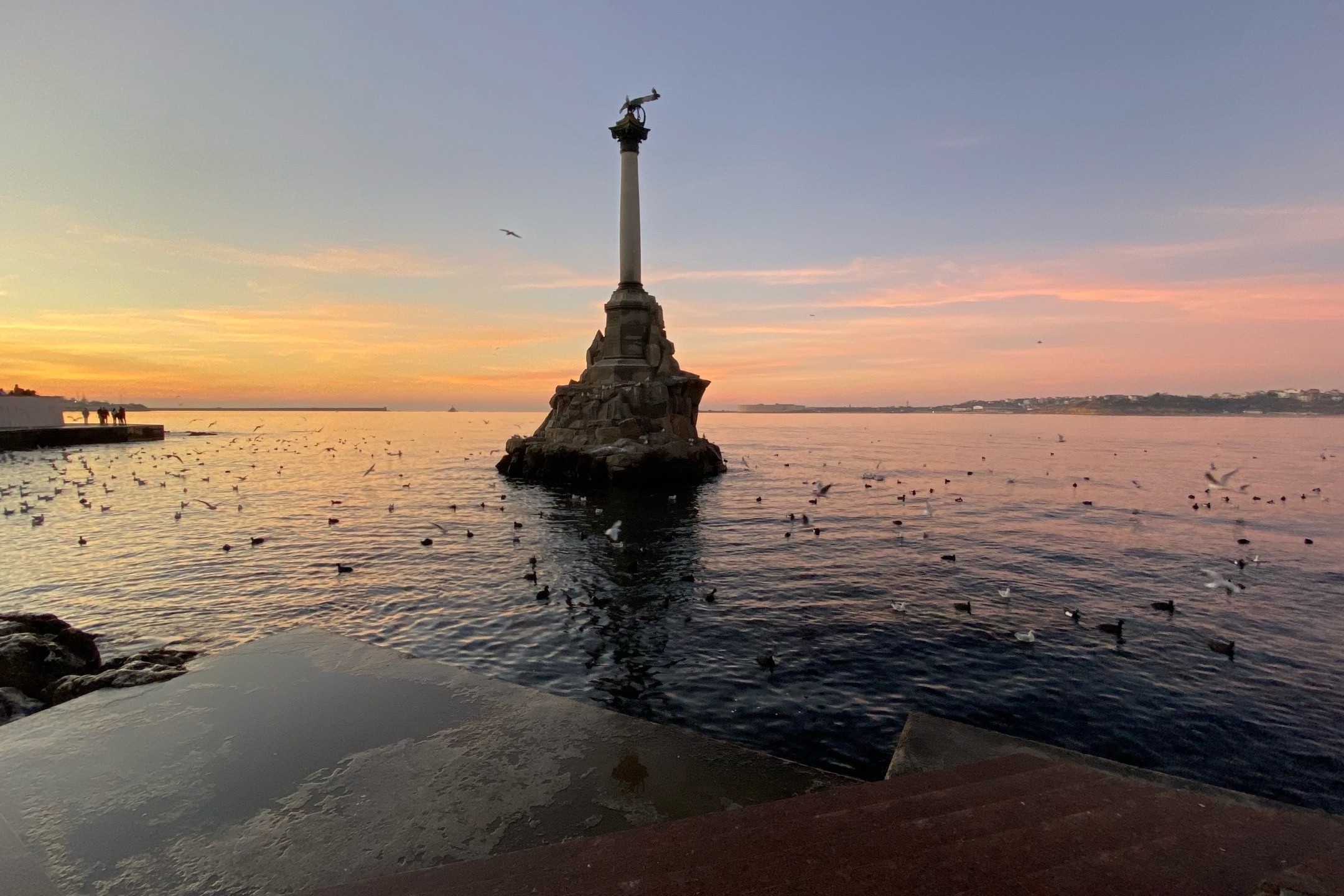 Памятник затопленным кораблям на отдыхе в Учкуевке